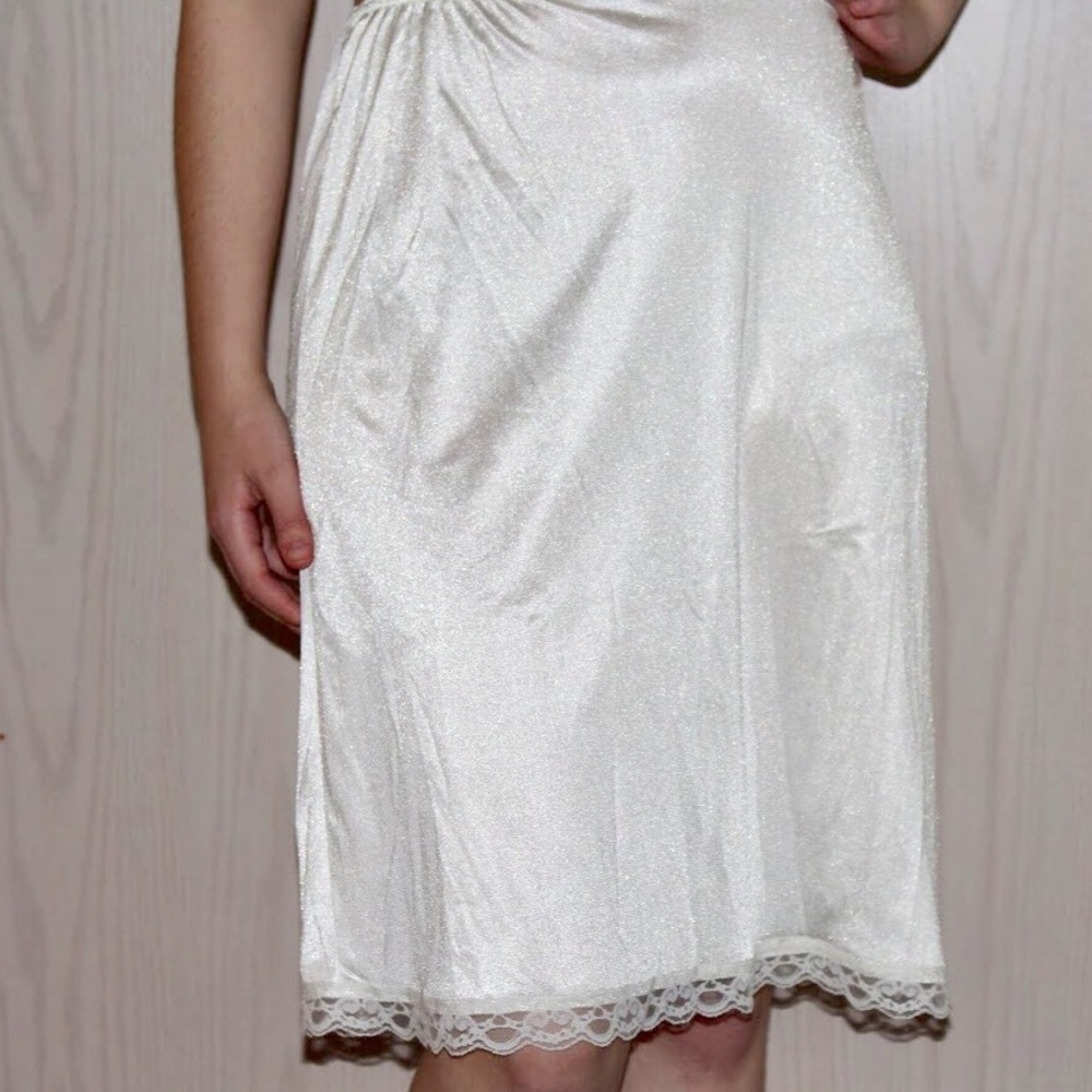 1970s Vintage White Nylon Skirt Slip with Lace